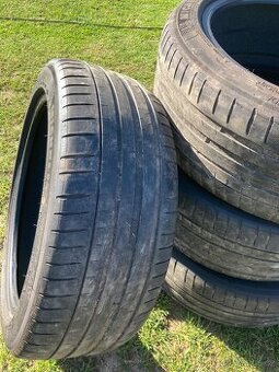 Michelin Pilot Sport 4, rozměr 245/45/19, použité