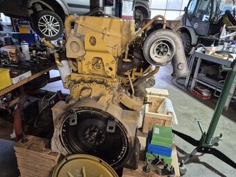 motor CATERPILLAR C18