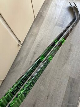 dvě opravené hokejky CCM Trigger 5 pravé ZÁRUKA