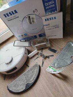 Tesla robotický vysavač