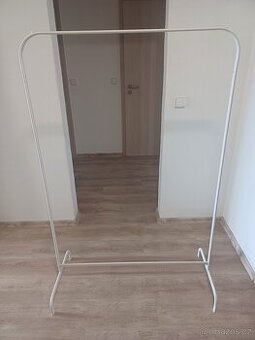 IKEA věšák na šaty
