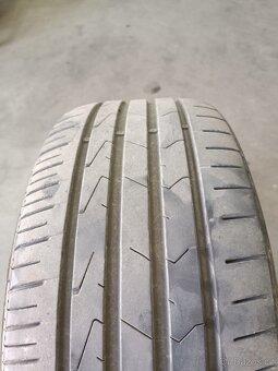 Letni pneu 215/45/16