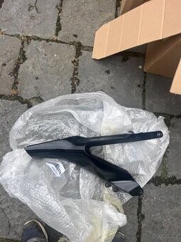 Husqvarna 701 Svartpilen - pravý podsedlový rám