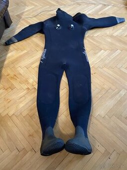 Suchý potápěčský neoprenový oblek