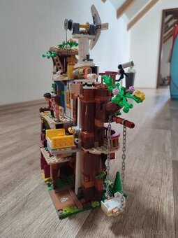 Lego - Dům přátelství na stromě