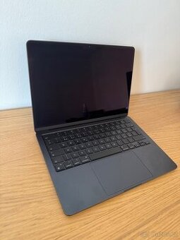MacBook Air M2 8 GB