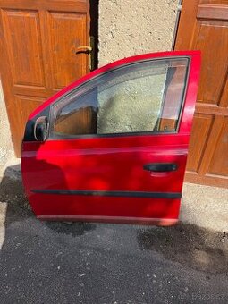 Yaris přední dveře - 1