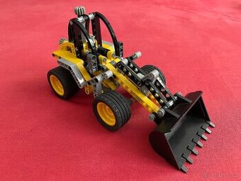 Lego Technic bagr Wheel Loader 8271