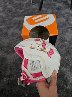 Helma na lyže etape