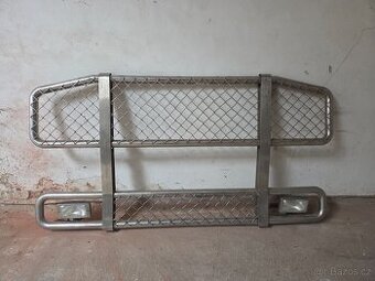 Ochranný rám na lesni/terenni/stavební nákladní vůz