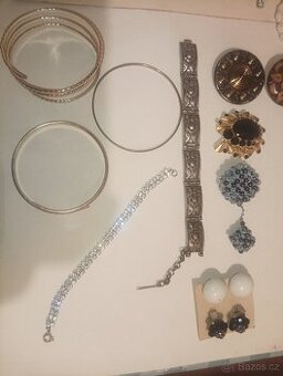 Staré šperky bižuterie