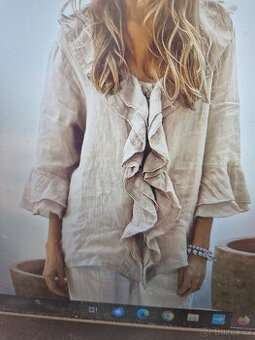 Halenka s výstřhem a vodou - volán- béžová