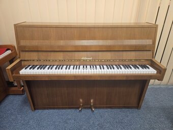 Pianino Grand s dooravou . 11.500 Ķč