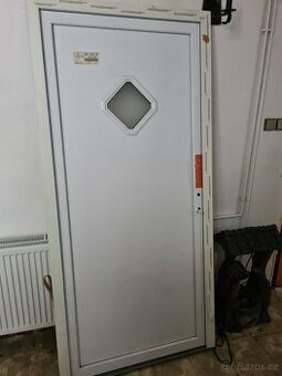 Zamluveno Plastové vchodové dveře