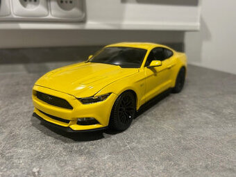 Ford Mustang GT 5.0, model 2015, 1:18 Maisto