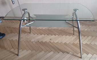 Stylový designový stůl z kovu a skla