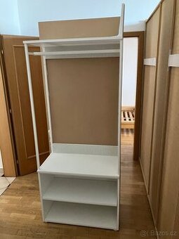 Predsieňový vešiak s botníkom