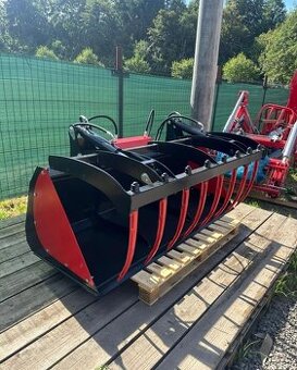 Lopata s přidrzovačem na nakladač