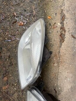 Škoda fabia 2 pravé přední světlo