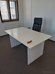 Kancelářský psací stůl