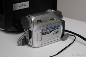 VHS kamera JVC GR-D320E na miniDV kazety