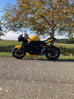 Triumph speed triple 1050