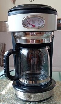 Kávovar RUSSELL HOBBS RETRO