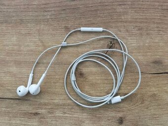 Apple EarPods s konektorem Lightning