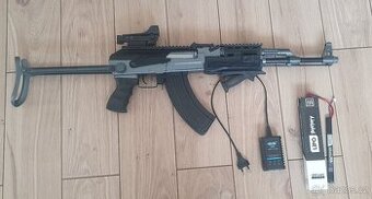 Pistol AK 47 s kovovou pažbou