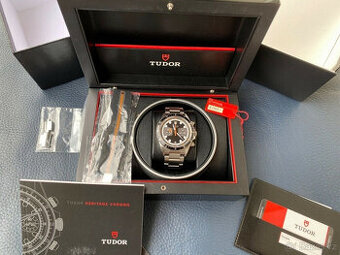 Chronograf Tudor Heritage od Rolexu, 2 měsíce staré, srpen 2
