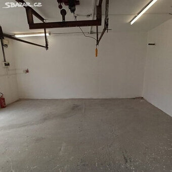 Pronájem dvojgaráže/dílny/skladu 28 m2 v Třebíči