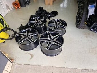 Mercedes s500 w221 AMG 20" kola + nove pneu