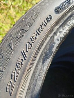 Prodám pneu Nexen 225/45/18