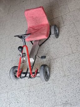 Šlapací autíčko