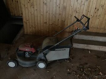 Benzínová sekačka HONDA – spolehlivý motor GCV, pojezd, sběr