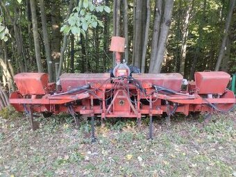 Secí stroj na kukuřici Becker