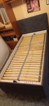 Čalouněná postel 90x200 s polohovacím roštem