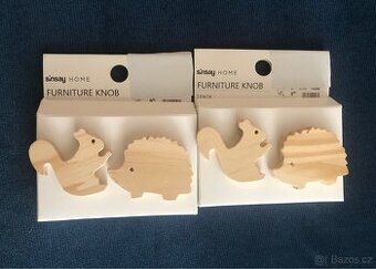 Dřevěné úchytky na nábytek - ježek a veverka