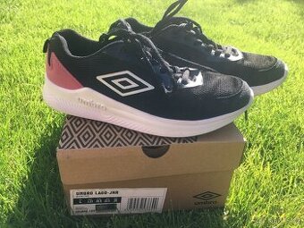 Dívčí tenisky vel.36,5 s bílou podrážkou UMBRO