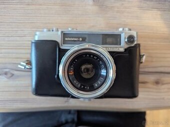 Starý foťák na film Yashica Minister D