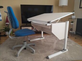 Psací stůl s židlí