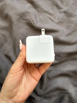 Napájecí adaptér Apple