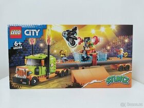 LEGO City 60294 Kaskadérský kamión - 1