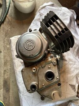 ČT 125/516 nový motor + nádrž - uloženky