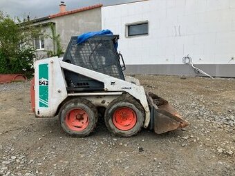 SMYKOVÝ NAKLADAČ BOBCAT 643