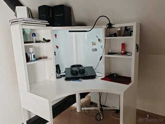 Prodám rohový psací stůl IKEA MICKE – bílý