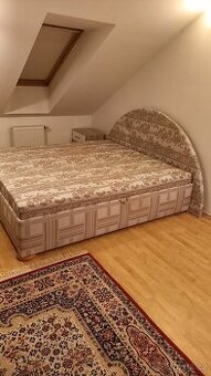 Dvoupostel s úložným prostorem