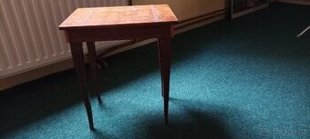 Hrací skříňka (stolek)