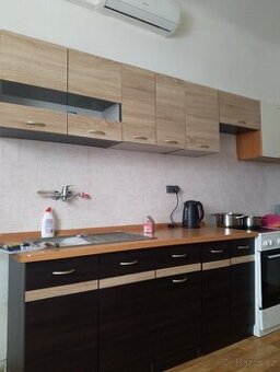 Kuchyňská linka je úplně nová