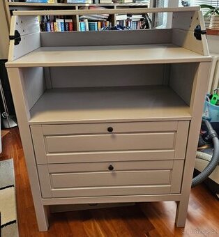 Přebalovací stůl/komoda SUNDVIK šedá